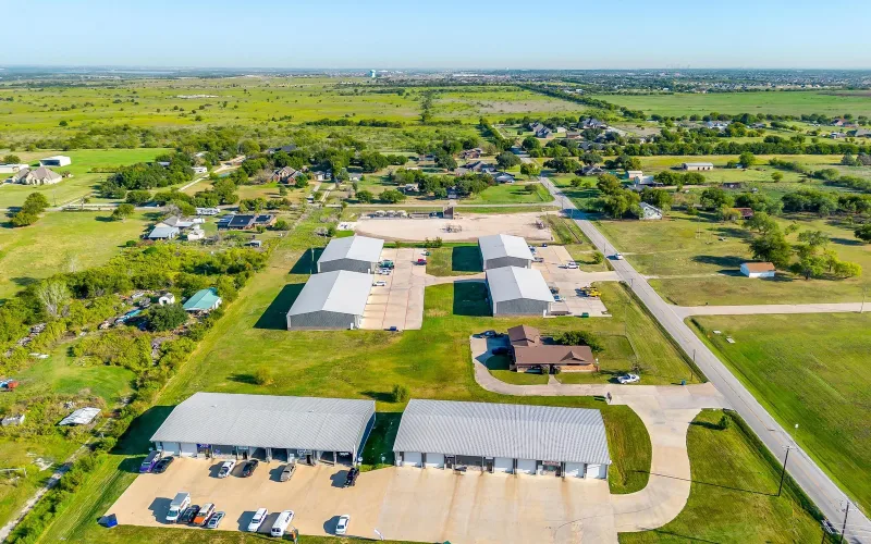 Property at 616 W Cleburne Rd, Crowley, TX 76036